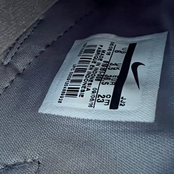 NIKE grey AIR HUARACHE sneakers - Picture 6 of 6